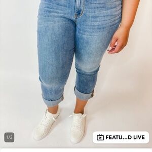 Judy Blue Light Wash Cropped Jeans